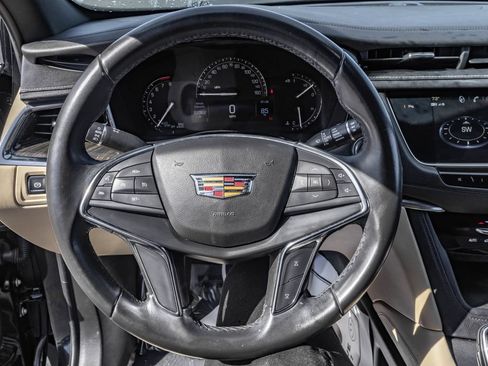 Used 2019 Cadillac XT5 FWD image 22