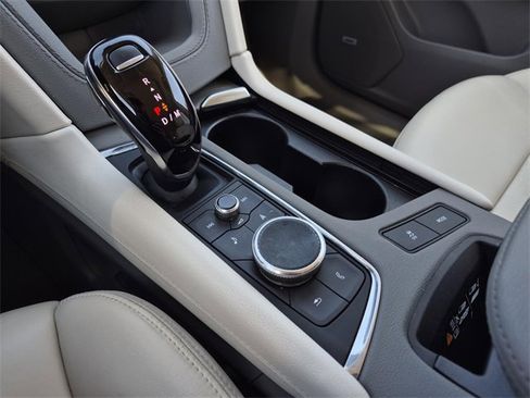 Used 2021 Cadillac XT6 Premium Luxury image 16