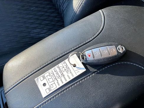 Used 2020 Nissan Rogue S AWD/4WD image 34