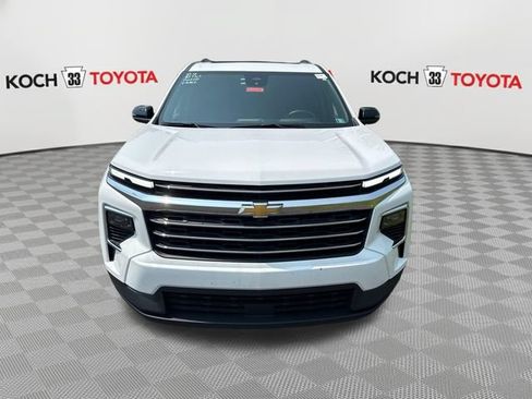 Used 2025 Chevrolet Traverse LT w/ Sun and Wheel Package AWD/4WD image 2