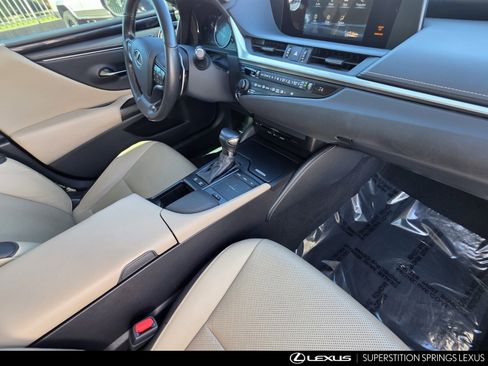 Certified 2019 Lexus ES 300h w/ Accessory Package image 34
