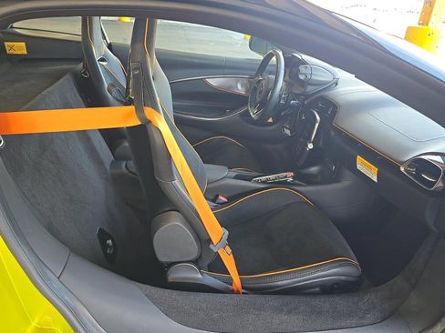 Used 2023 McLaren Artura RWD image 5