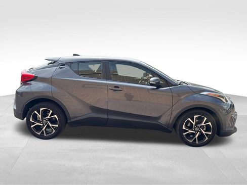 Used 2019 Toyota C-HR XLE FWD image 10
