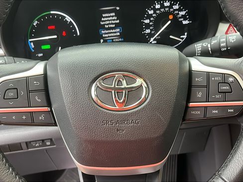 Used 2024 Toyota Sienna XLE image 15