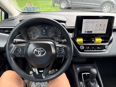 Used 2025 Toyota Corolla LE FWD image 10
