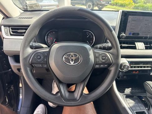 Used 2025 Toyota RAV4 XLE AWD/4WD image 18