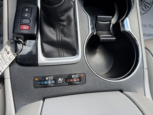 Used 2017 Toyota Highlander Limited Platinum AWD/4WD image 20