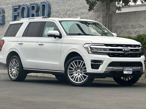 Used 2023 Ford Expedition Limited image 2