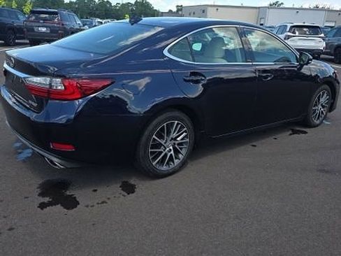 Used 2018 Lexus ES 350 w/ Luxury Package w/Wood Trim FWD image 4