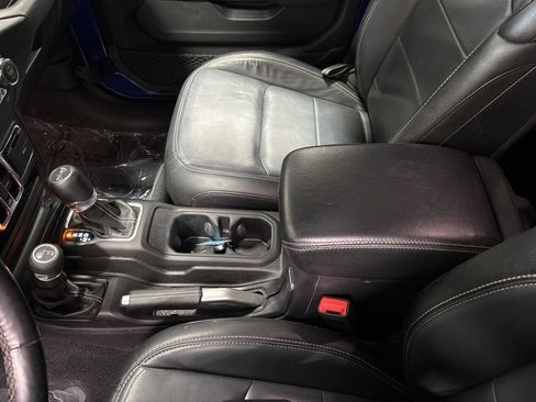 Used 2018 Jeep Wrangler Unlimited Sahara image 23