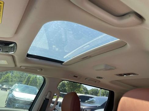 New 2027 Kia Carnival SX w/ Dark Edition Package FWD image 19