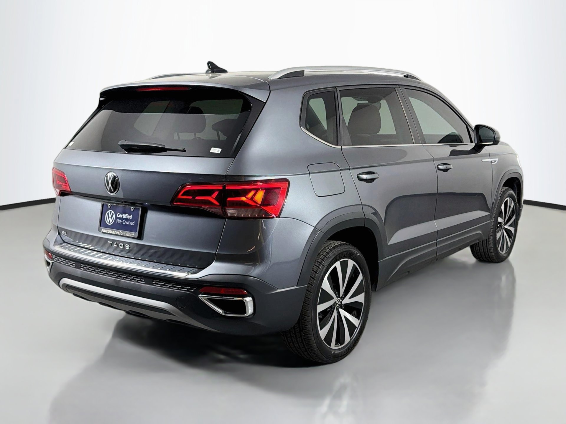 Certified 2023 Volkswagen Taos SE w/ Panoramic Sunroof Package FWD image 5