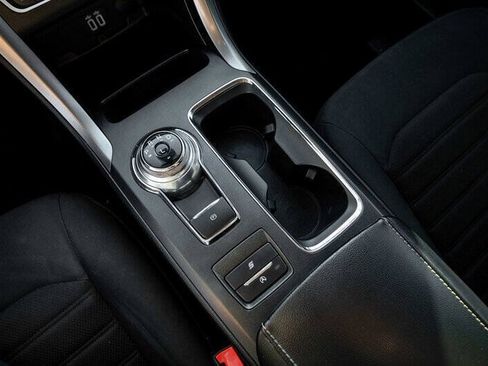 Used 2020 Ford Fusion SE FWD image 14