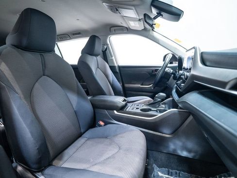 Certified 2022 Toyota Highlander LE image 15