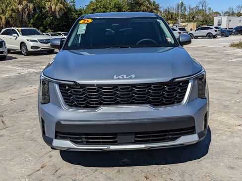 Certified 2025 Kia Sorento LX image 3