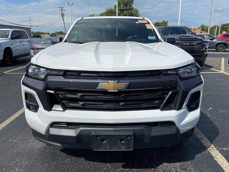Used 2024 Chevrolet Colorado LT w/ LT Convenience Package II AWD/4WD image 4