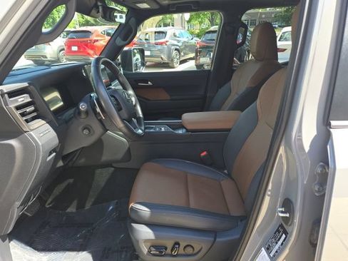 Used 2024 Lexus GX 550 w/ Cold Area Package AWD/4WD image 9
