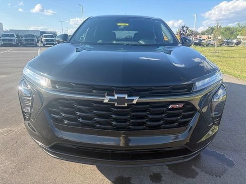Used 2024 Chevrolet Trax RS w/ Sunroof Package FWD image 3