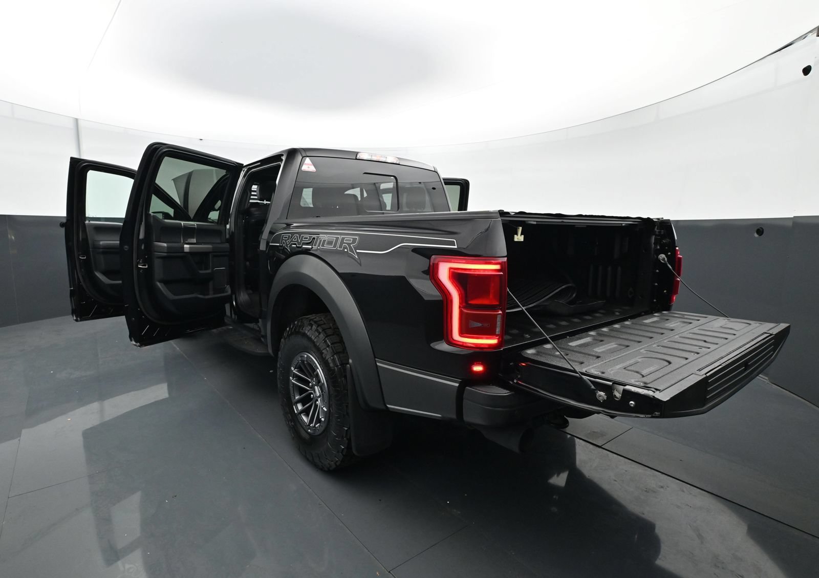 Used 2020 Ford F150 Raptor w/ Equipment Group 802A Luxury AWD/4WD image 34