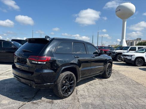 Used 2018 Jeep Grand Cherokee Altitude AWD/4WD image 6
