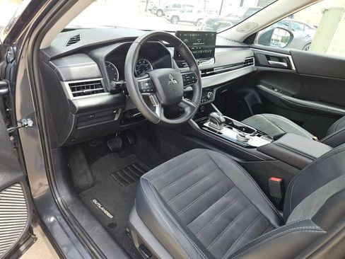 Used 2025 Mitsubishi Outlander SE AWD/4WD image 13