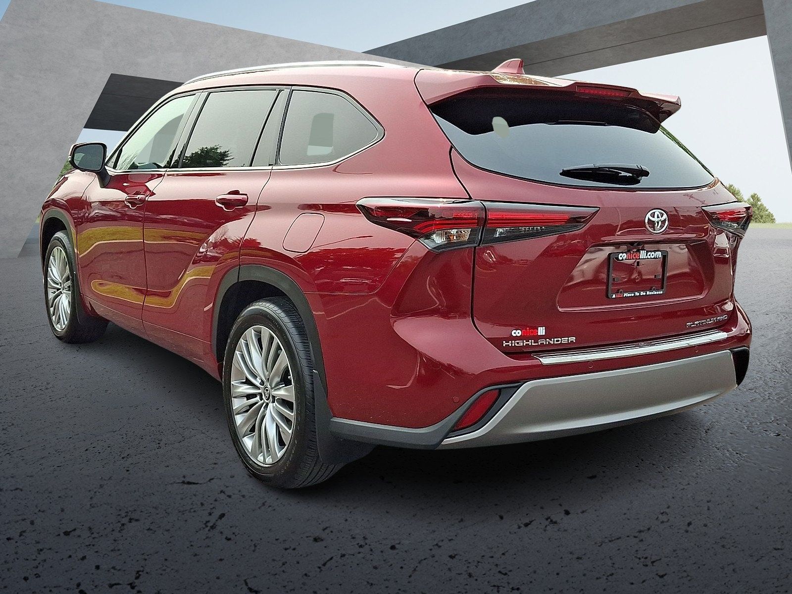 Certified 2024 Toyota Highlander Platinum AWD/4WD image 4