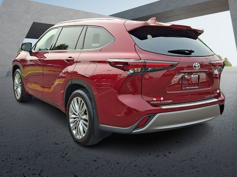 Certified 2024 Toyota Highlander Platinum AWD/4WD image 4
