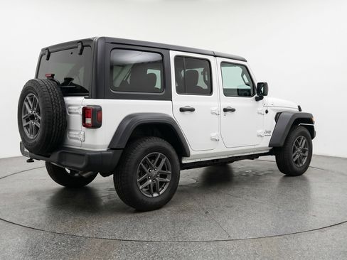 Used 2025 Jeep Wrangler Sport S image 9