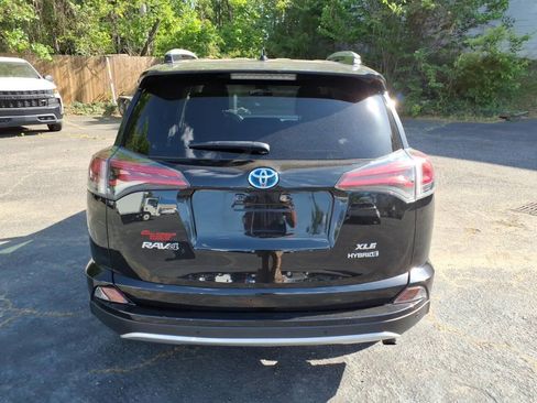 Used 2016 Toyota RAV4 XLE w/ Convenience Package AWD/4WD image 4