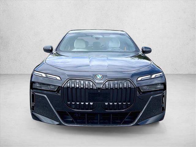 Certified 2023 BMW i7 xDrive60 AWD/4WD image 3