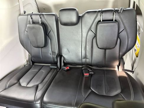 Used 2023 Chrysler Pacifica Touring-L FWD image 17