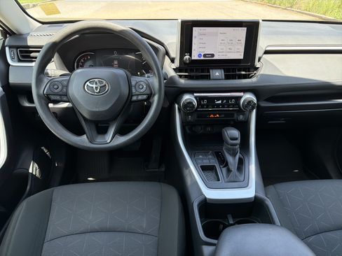 Used 2025 Toyota RAV4 XLE FWD image 22