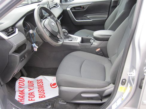 Used 2022 Toyota RAV4 LE image 11