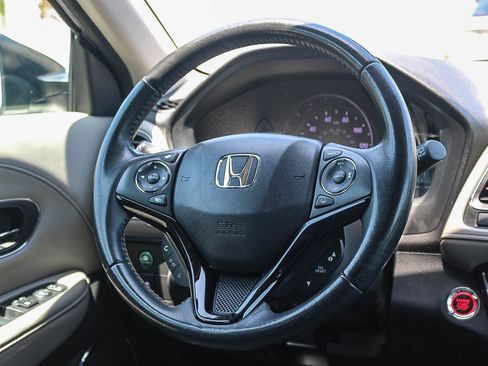 Used 2019 Honda HR-V Touring image 16