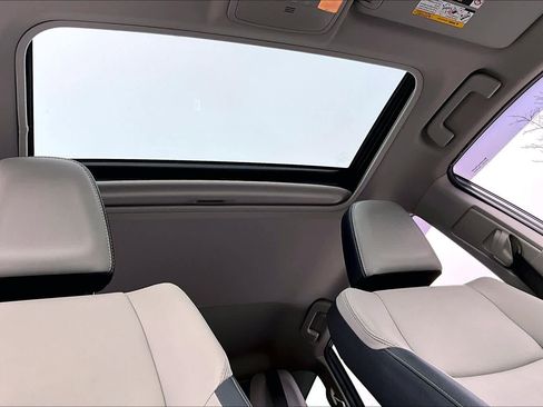 Used 2018 Toyota RAV4 Limited image 13