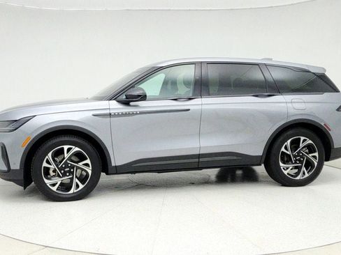 Used 2024 Lincoln Nautilus Premier w/ Equipment Group 102A image 8