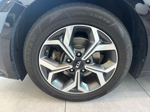 Used 2020 Kia Forte LXS FWD image 22