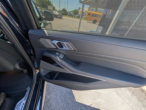 Used 2019 BMW X7 xDrive50i w/ M Sport Package AWD/4WD image 41