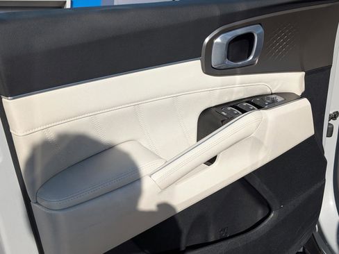 Used 2022 Kia Sorento SX image 16