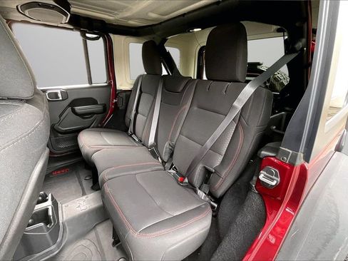 Used 2021 Jeep Wrangler Unlimited Rubicon w/ Xtreme Recon 35" Tire Package AWD/4WD image 21