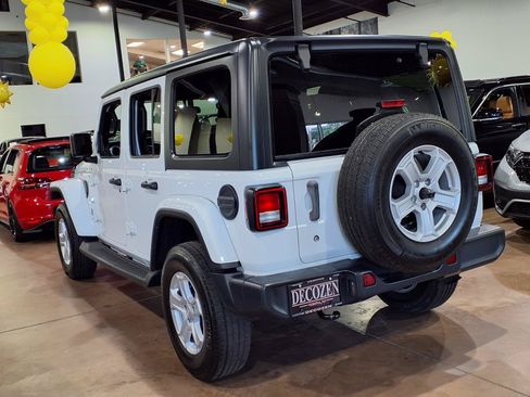 Certified 2019 Jeep Wrangler Unlimited Sahara AWD/4WD image 4