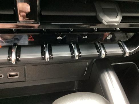 Used 2024 Chevrolet Colorado ZR2 w/ ZR2 Convenience Package III image 53