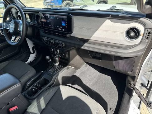 Used 2024 Jeep Wrangler Unlimited Sahara AWD/4WD image 29