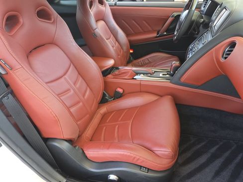 Used 2016 Nissan GT-R Premium AWD/4WD image 26