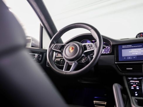Used 2022 Porsche Cayenne GTS image 26