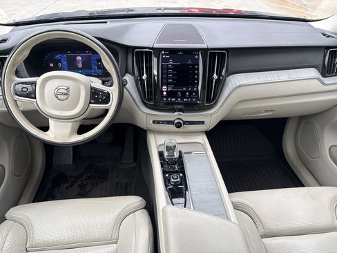 Certified 2023 Volvo XC60 B5 Ultimate w/ Climate Package image 16