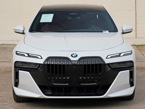 Used 2023 BMW 740i w/ Parking Assistance Package RWD image 60
