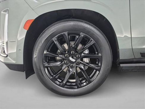 Used 2023 Cadillac Escalade ESV Sport w/ LPO, ONYX Package AWD/4WD image 28