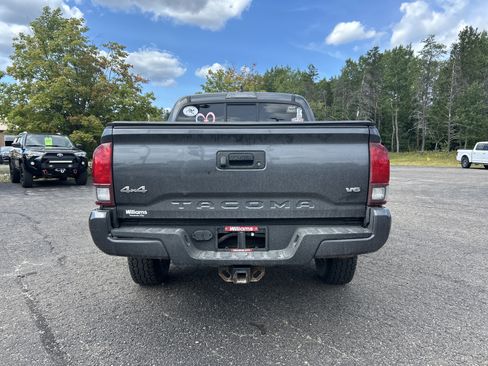 Used 2021 Toyota Tacoma SR AWD/4WD image 5