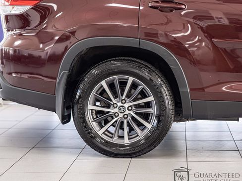 Used 2019 Toyota Highlander XLE AWD/4WD image 10